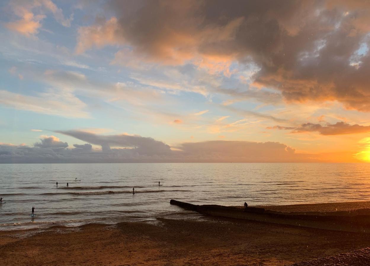 Kira Beach House, Hove Beach エクステリア 写真