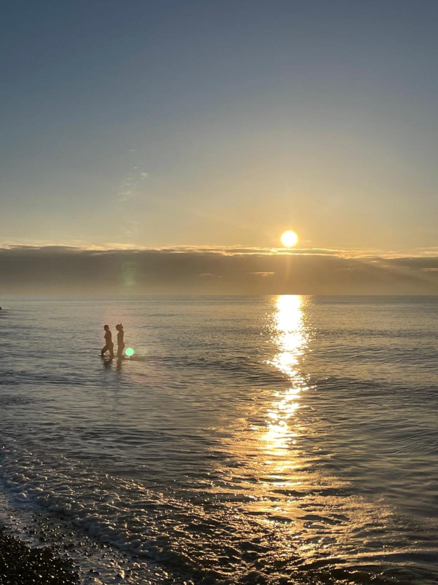 Kira Beach House, Hove Beach エクステリア 写真